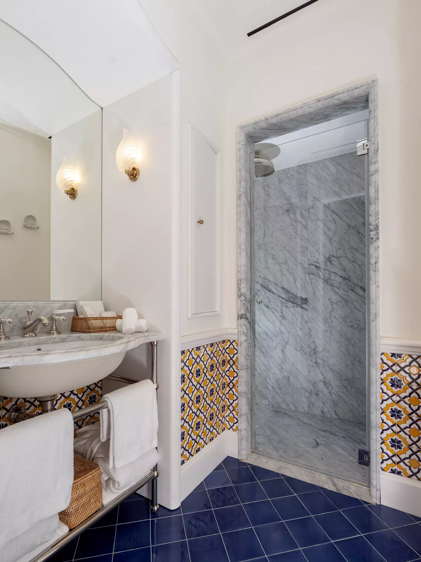 Deluxe Room Garden Side - Villa Helios Capri Island Italy Boutique Hotel Suites Sea View 2